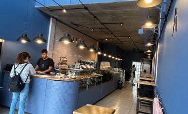 Local a metros de Centenario y Belgrano, apto gastronomía