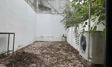 Local a metros de Centenario y Belgrano, apto gastronomía