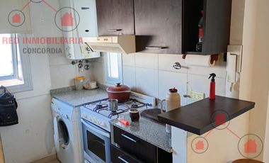 Departamento en cuarto piso, con un dormitorio, cocina comedor, baño, cochera.-