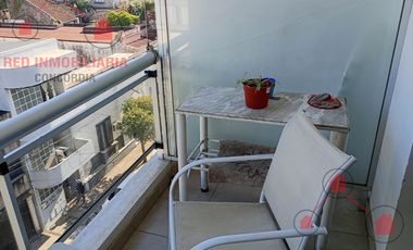 Departamento en cuarto piso, con un dormitorio, cocina comedor, baño, cochera.-