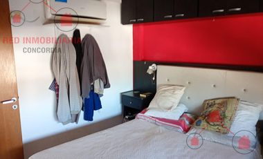 Departamento en cuarto piso, con un dormitorio, cocina comedor, baño, cochera.-