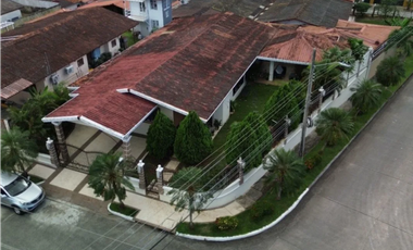 VENTA de CASA REMODELADA de ESQUINA  en BRISAS DEL GOLF