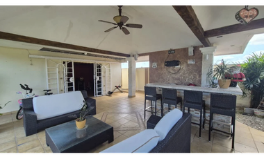 VENTA de CASA REMODELADA de ESQUINA  en BRISAS DEL GOLF