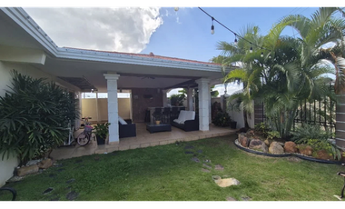 VENTA de CASA REMODELADA de ESQUINA  en BRISAS DEL GOLF