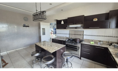 VENTA de CASA REMODELADA de ESQUINA  en BRISAS DEL GOLF