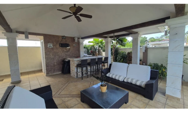 VENTA de CASA REMODELADA de ESQUINA  en BRISAS DEL GOLF