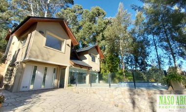 Moderna propiedad en venta en en Sierra de los Padres. Gas Natural. APTA CREDITO