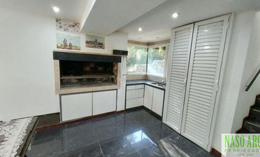 Moderna propiedad en venta en en Sierra de los Padres. Gas Natural. APTA CREDITO