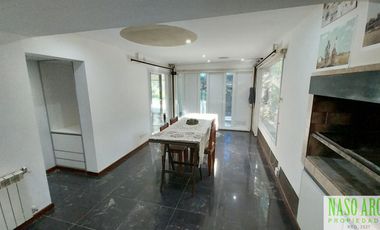 Moderna propiedad en venta en en Sierra de los Padres. Gas Natural. APTA CREDITO