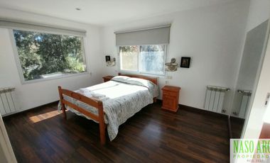Moderna propiedad en venta en en Sierra de los Padres. Gas Natural. APTA CREDITO