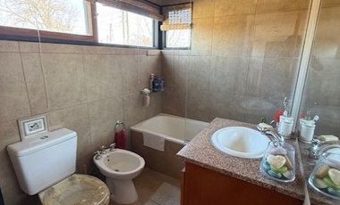 Casa en venta de 3 dormitorios c/ cochera en City Bell