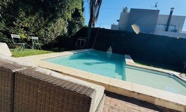 Casa en venta de 3 dormitorios c/ cochera en City Bell