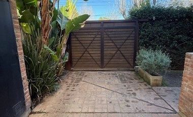 Casa en venta de 3 dormitorios c/ cochera en City Bell