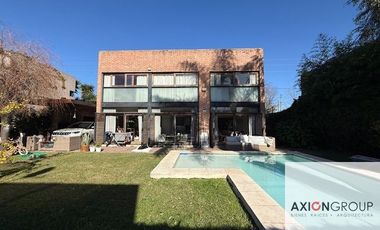 Casa en venta de 3 dormitorios c/ cochera en City Bell