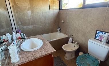 Casa en venta de 3 dormitorios c/ cochera en City Bell