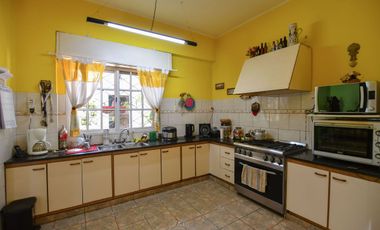 Venta Casa 4 ambientes con cochera en Don Bosco