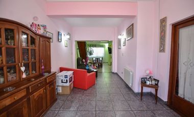 Venta Casa 4 ambientes con cochera en Don Bosco