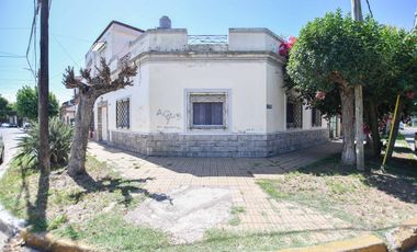Venta Casa 4 ambientes con cochera en Don Bosco