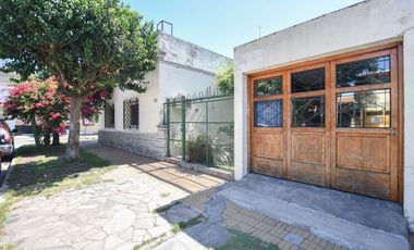 Venta Casa 4 ambientes con cochera en Don Bosco