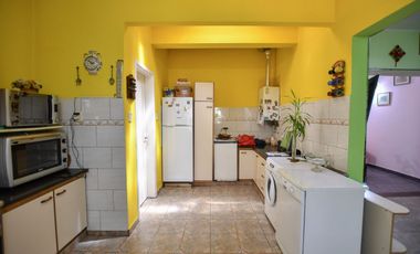Venta Casa 4 ambientes con cochera en Don Bosco