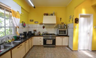 Venta Casa 4 ambientes con cochera en Don Bosco