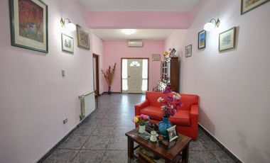 Venta Casa 4 ambientes con cochera en Don Bosco