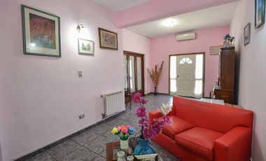 Venta Casa 4 ambientes con cochera en Don Bosco