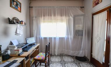 Venta Casa 4 ambientes con cochera en Don Bosco