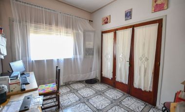 Venta Casa 4 ambientes con cochera en Don Bosco