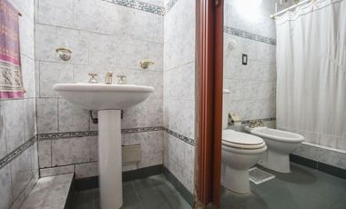 Venta Casa 4 ambientes con cochera en Don Bosco