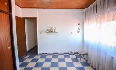 Venta Casa 4 ambientes con cochera en Don Bosco