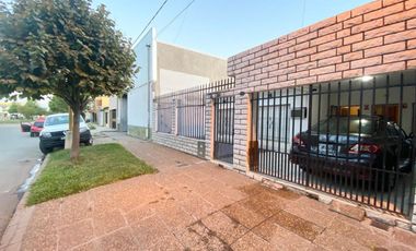 SE VENDE CASA 3 DORM LAVAISSE4400 LOTE DE 345M2