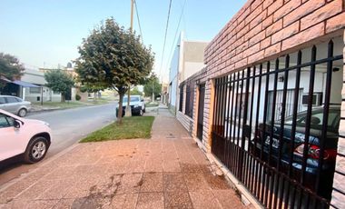 SE VENDE CASA 3 DORM LAVAISSE4400 LOTE DE 345M2