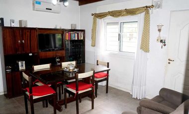 LINDA CASA EN LOMAS DE ZAMORA - APTA CRÉDITO