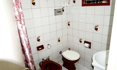 LINDA CASA EN LOMAS DE ZAMORA - APTA CRÉDITO