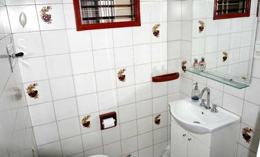 LINDA CASA EN LOMAS DE ZAMORA - APTA CRÉDITO