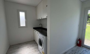 VENTA CASA 4 AMBIENTES BARRIO GOLF COSTA ESMERALDA