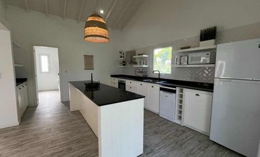 VENTA CASA 4 AMBIENTES BARRIO GOLF COSTA ESMERALDA