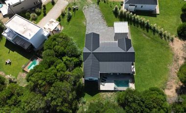 VENTA CASA 4 AMBIENTES BARRIO GOLF COSTA ESMERALDA