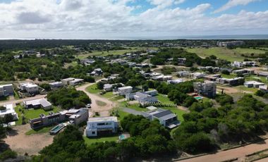 VENTA CASA 4 AMBIENTES BARRIO GOLF COSTA ESMERALDA