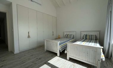 VENTA CASA 4 AMBIENTES BARRIO GOLF COSTA ESMERALDA