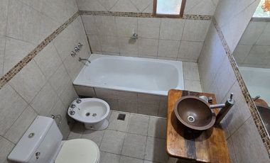 CASA 4 AMBIENTES EN PARQUE LAS NACIONES GUERNICA