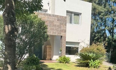 CASA 5 AMBIENTES EN VENTA BARRIO BRICKLAND