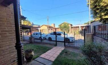 venta casa con quincho y pileta los boulevares
