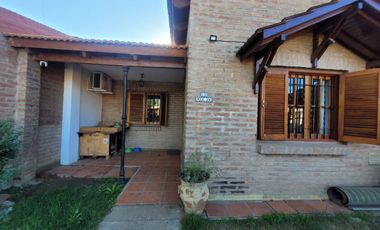 venta casa con quincho y pileta los boulevares