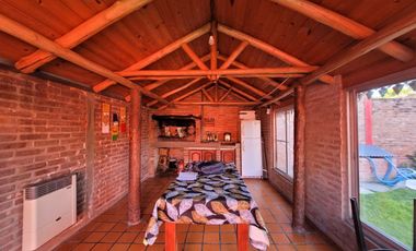 venta casa con quincho y pileta los boulevares