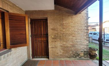 venta casa con quincho y pileta los boulevares
