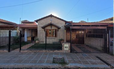 venta casa con quincho y pileta los boulevares
