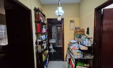 CASA/Ph al FRENTE CON PATIO-OPORTUNIDAD a Reciclar