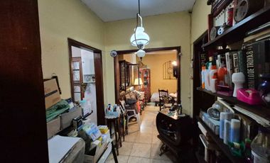CASA/Ph al FRENTE CON PATIO-OPORTUNIDAD a Reciclar